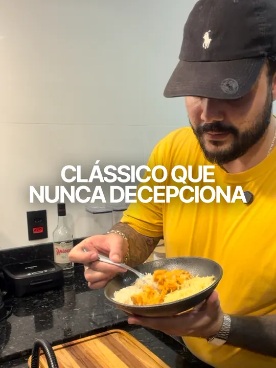 Arroz com frango, clássico da casa
