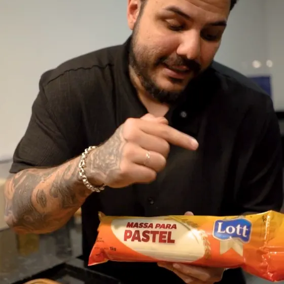 Vídeo com a massa para pastel Lott